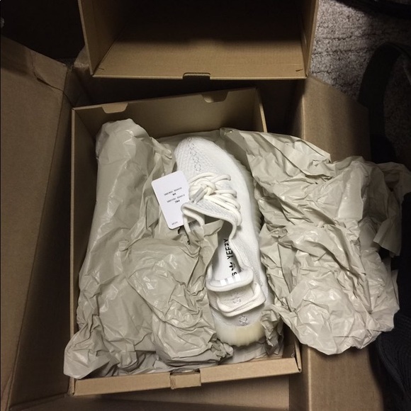 Adidas Yeezy Boost 350 v2 Cream/Triple White mens7 - Picture 3 of 4